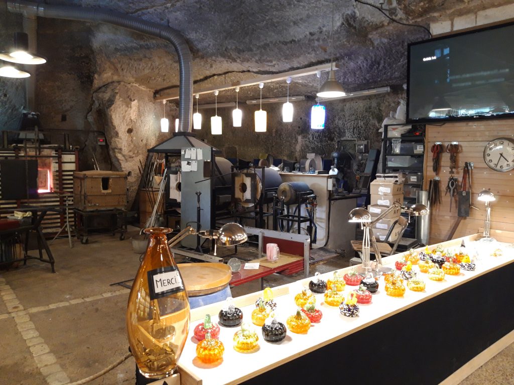 L'atelier troglodyte des souffleurs de verre à Brantôme