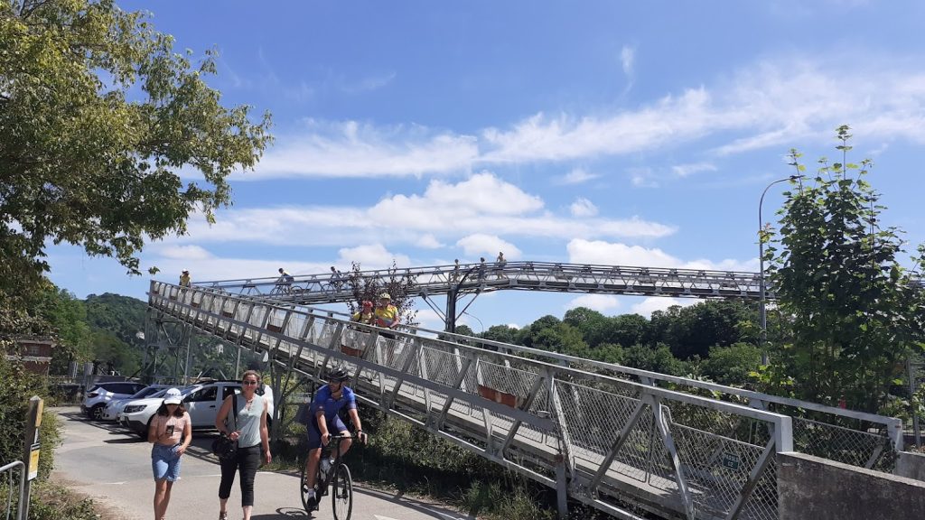 Passerelle au-dessus d'une boucle de la Seine