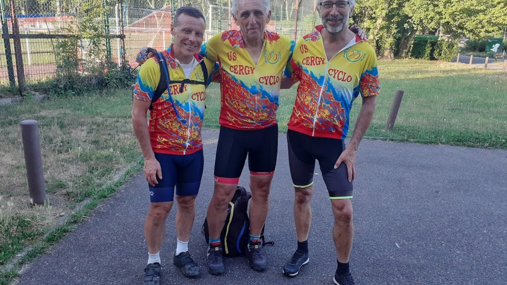Vers dix-neuf heures, c'est l'arrivée à Saint-Ouen l'Aumône.Joseph, Thierry et Henri