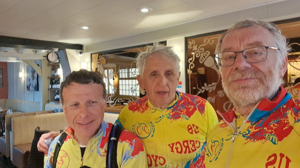 Joseph, Thierry et Bruno au bar
